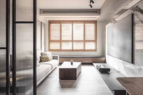 美しいウッドシャッター